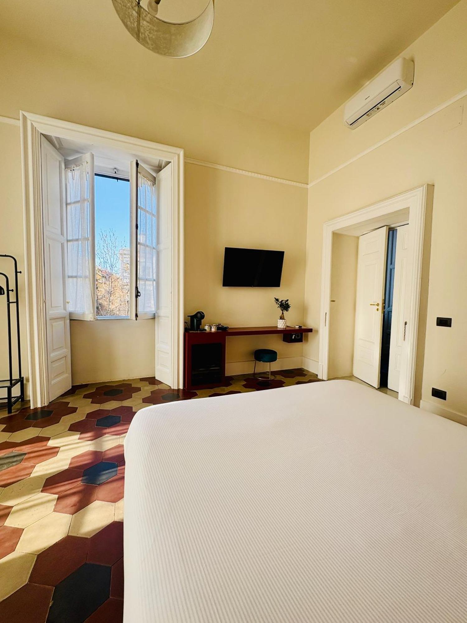Hotel Voglia 'E Turna à Naples Extérieur photo